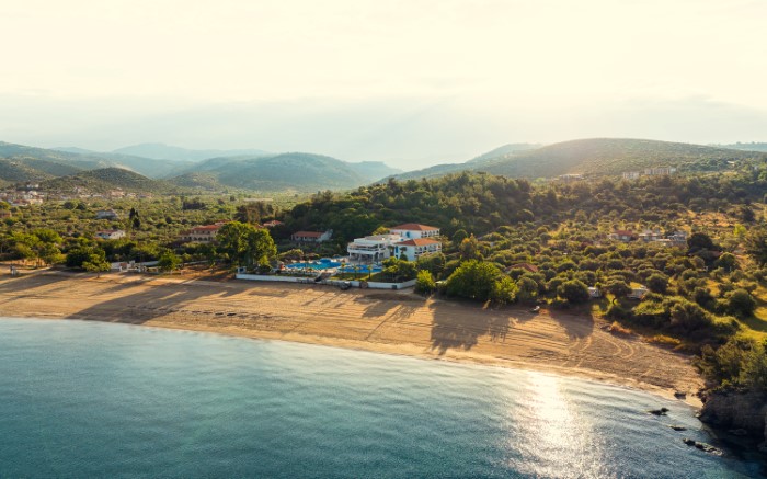 KAMARI BEACH HOTEL