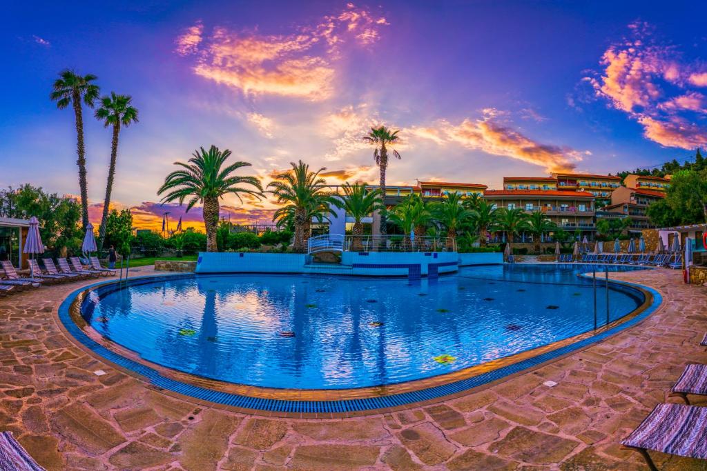 LAGOMANDRA HOTEL and SPA