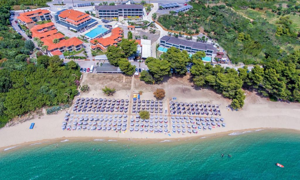 LAGOMANDRA BEACH &amp; SUITES